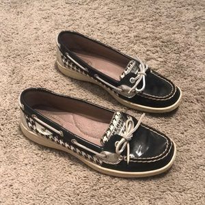 Women’s patent leather speedy top sider boat shoes